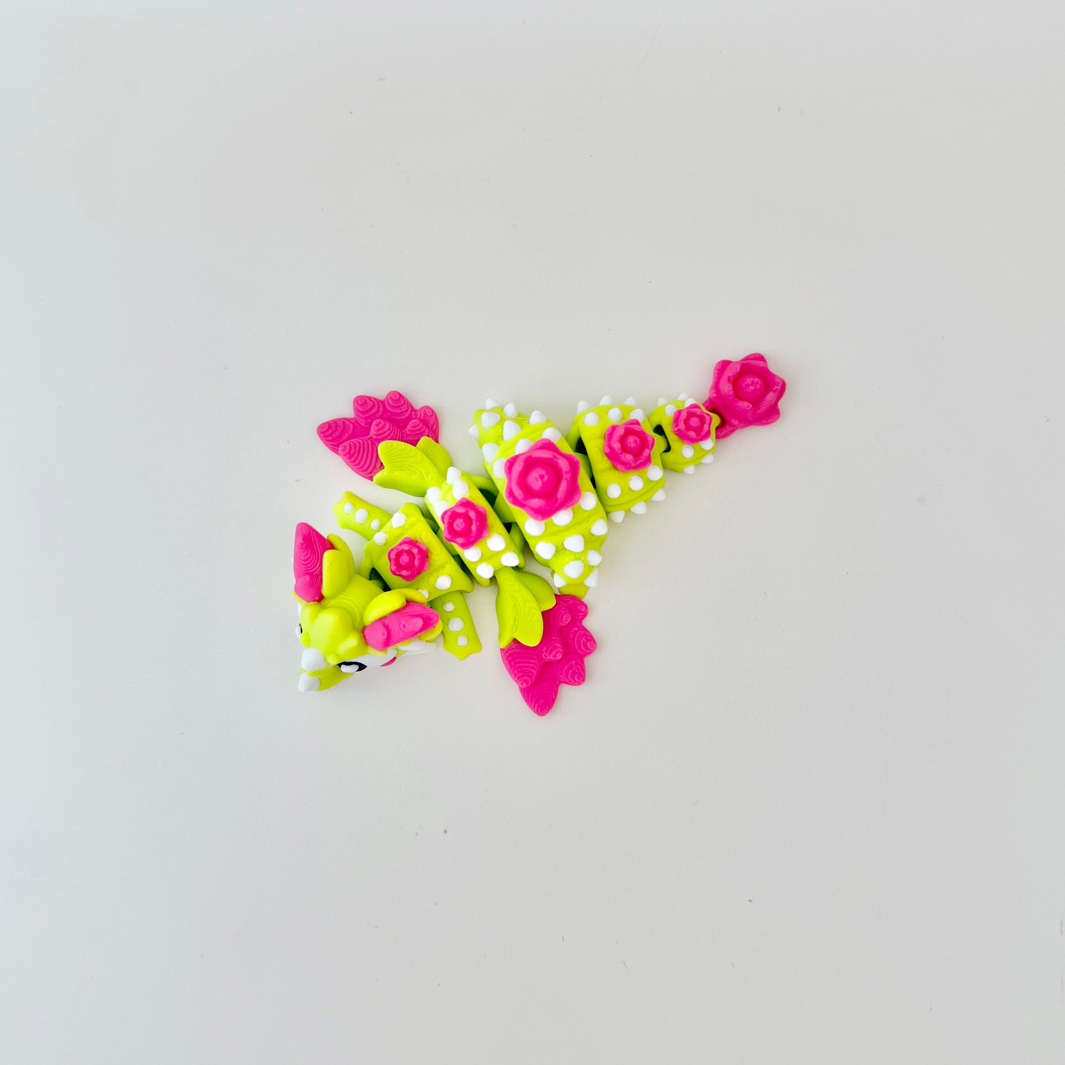 Flexible dragon with detailed texture and satisfying movement for desk fidgeting and sensory input.
