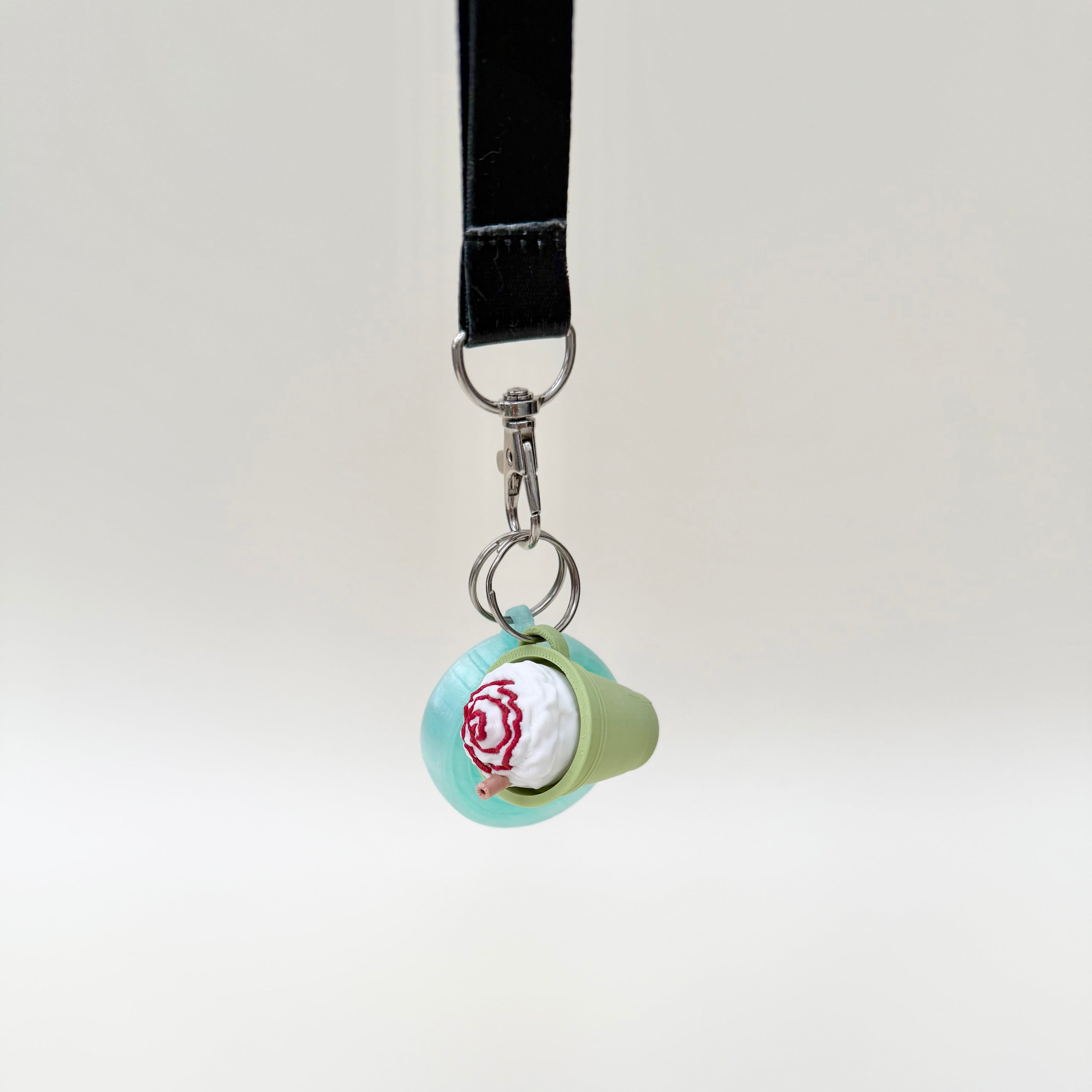 Customisable lanyard clicker attachment with drizzle detail and a smooth grip for everyday stimming.
