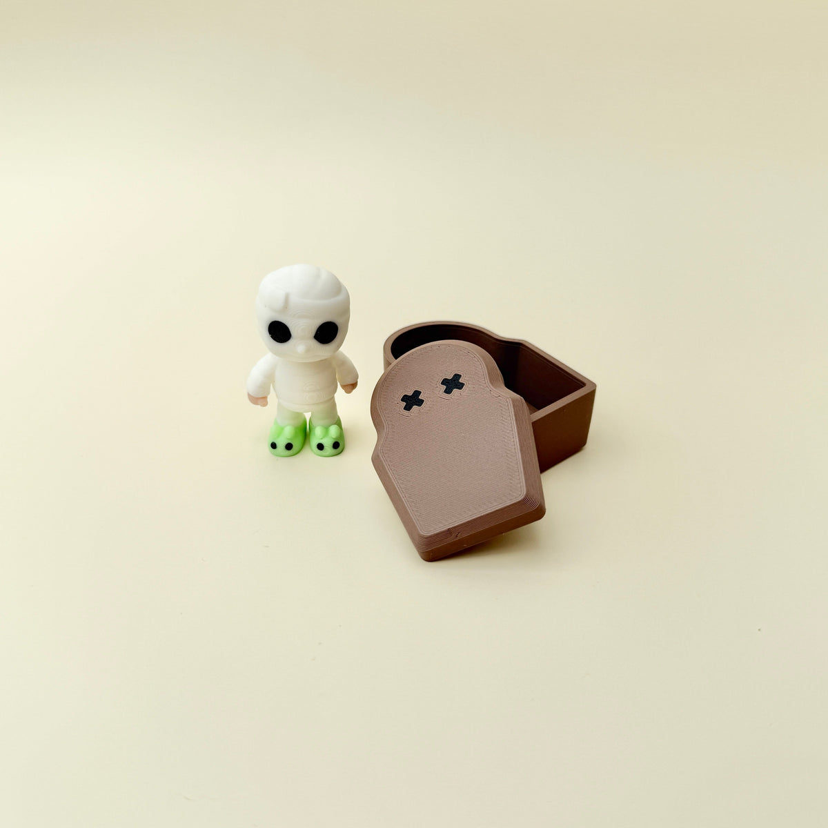 small coffin and figure combo offering a calm open-close motion
