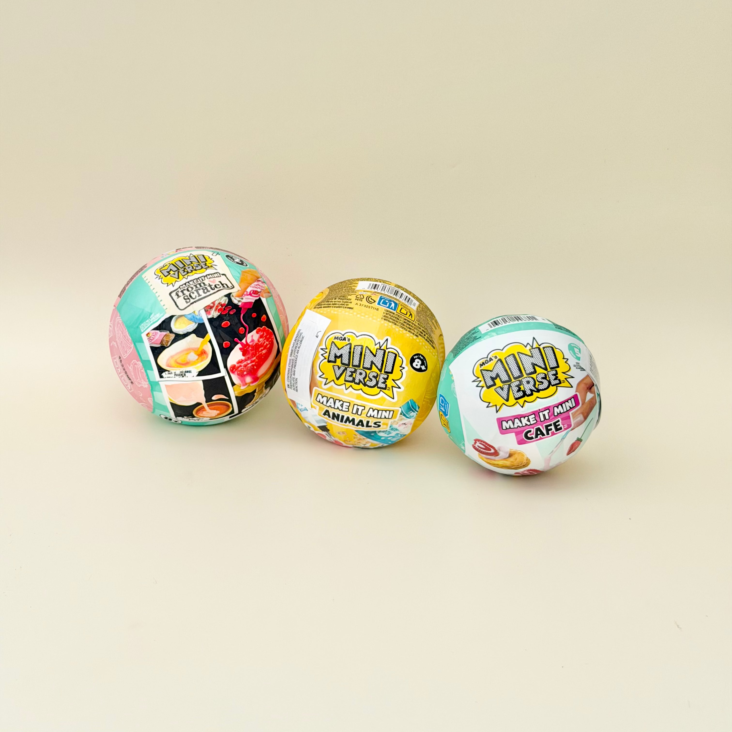 Mini collectible activity ball with themed pieces for buildinSurprise capsule with a mini make-and-display project for kids who enjoy collecting and creative play
g and displaying once finished
