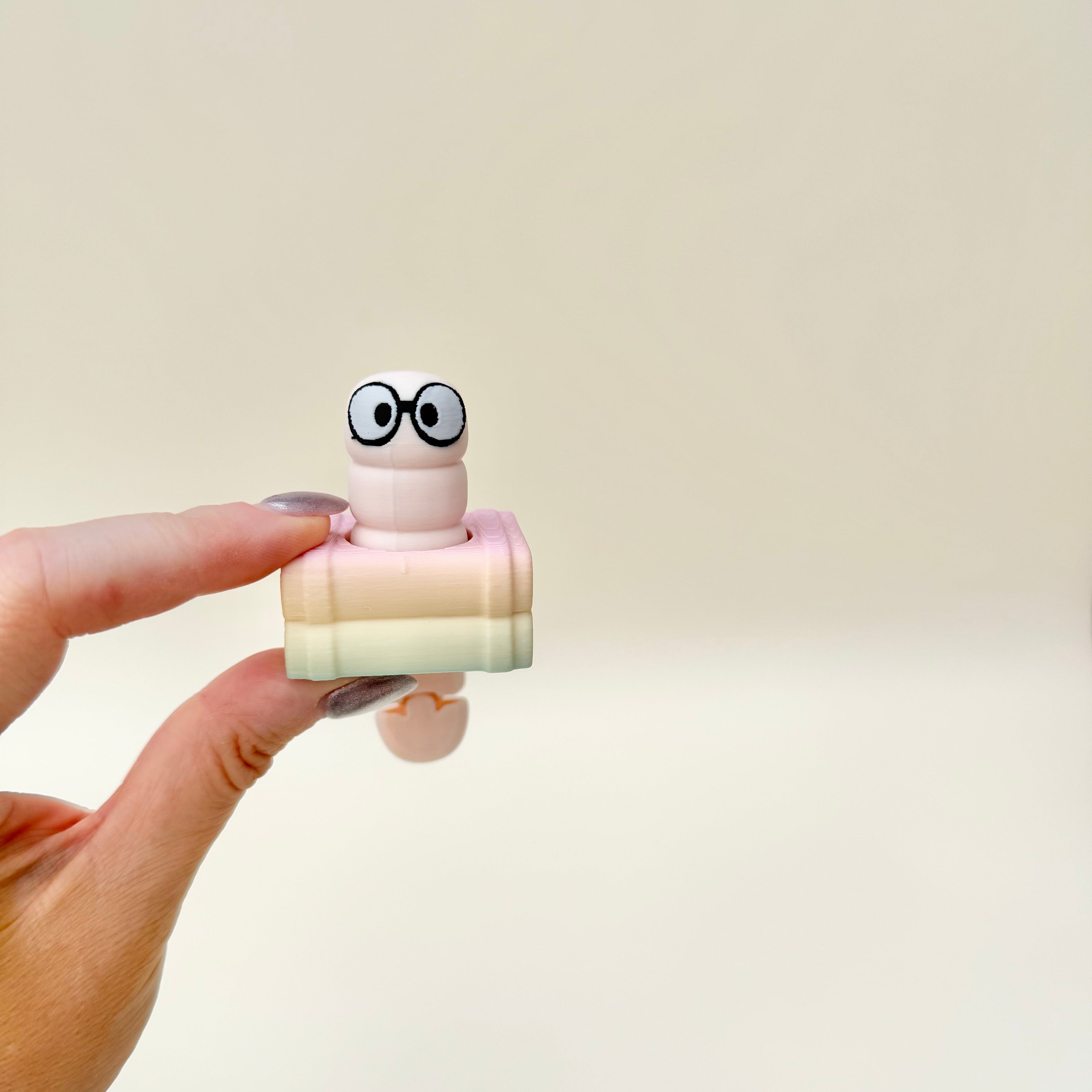 Pocket-sized clicker fidget with moving tail, designed for fidgeting during reading, studying, or work breaks.
