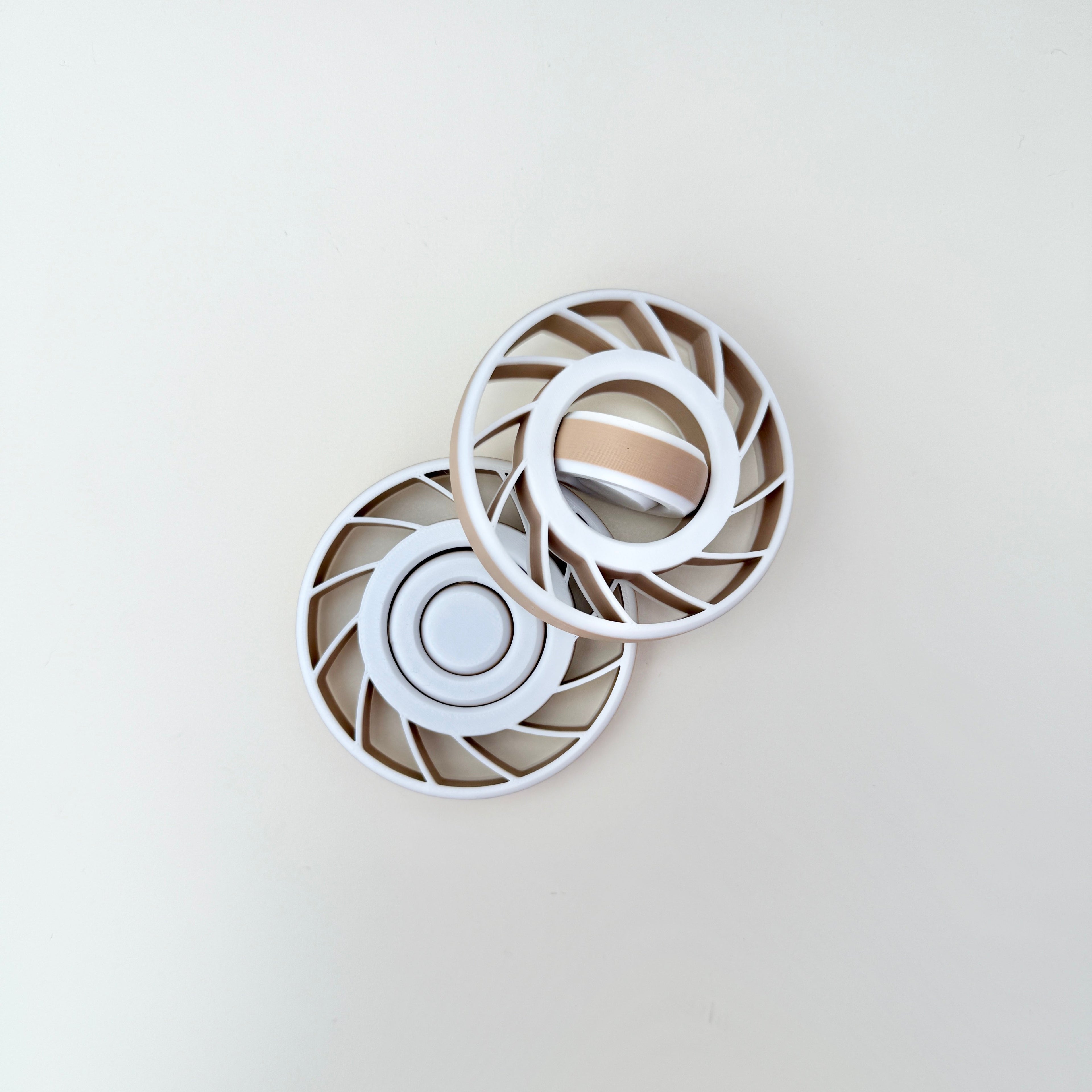 Sculpted blade spokes for secure grip and tracing.
