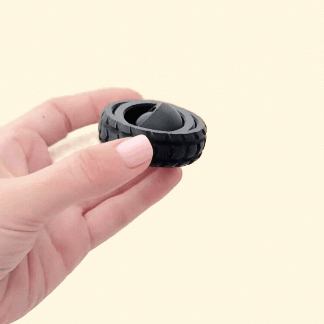 pocket-sized 5 cm sensory spinner.