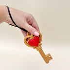 Smooth press sensory clicker designed to keep hands engaged and support attention and calm.
