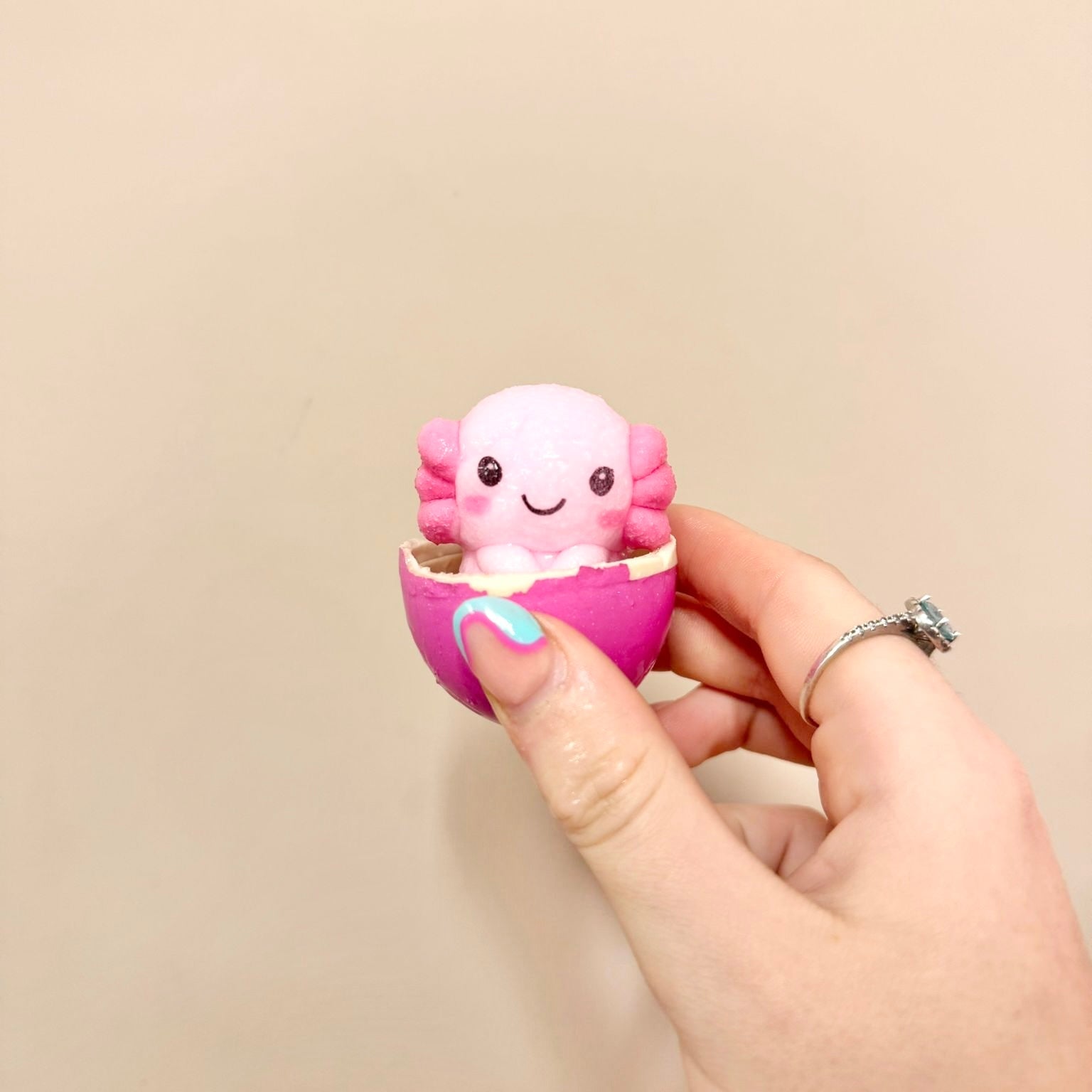 Novelty sensory toy that hatches in water for a simple screen break activity and a fun surprise moment.
