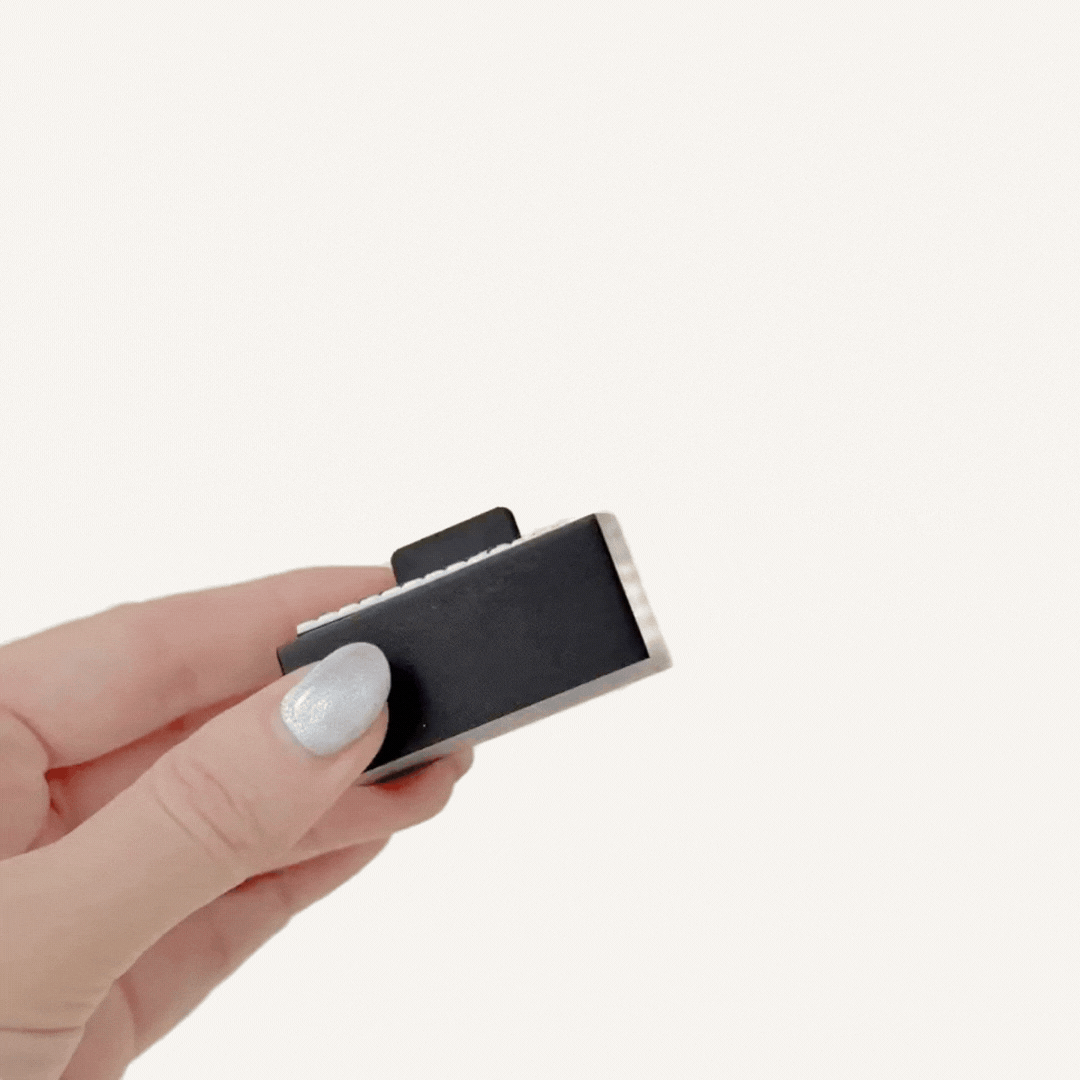 Compact musical-themed clicker toy with structured key presses for calming input and discreet desk use.
