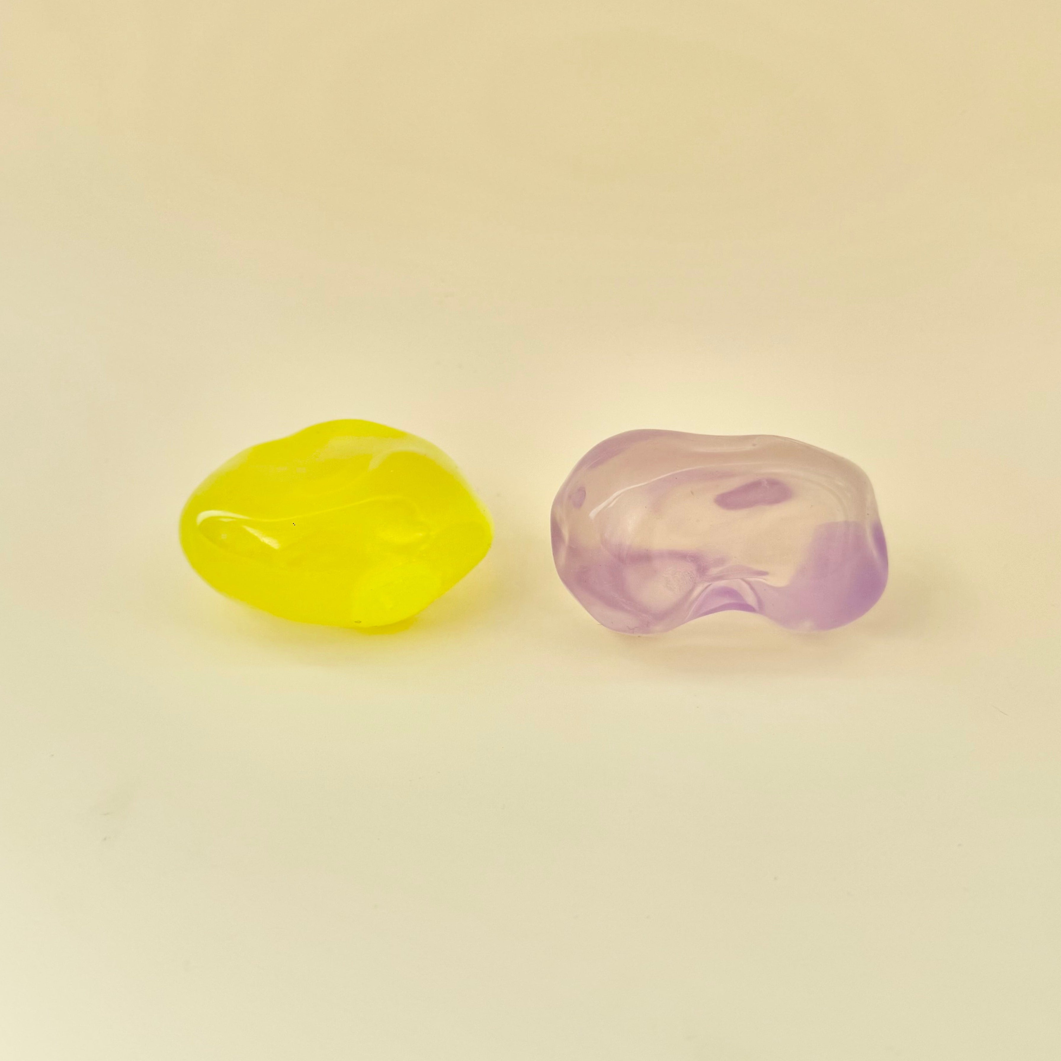 Shapeable squishy sensory toy for pressing and moulding, offering slow calming tactile input and grounding support.