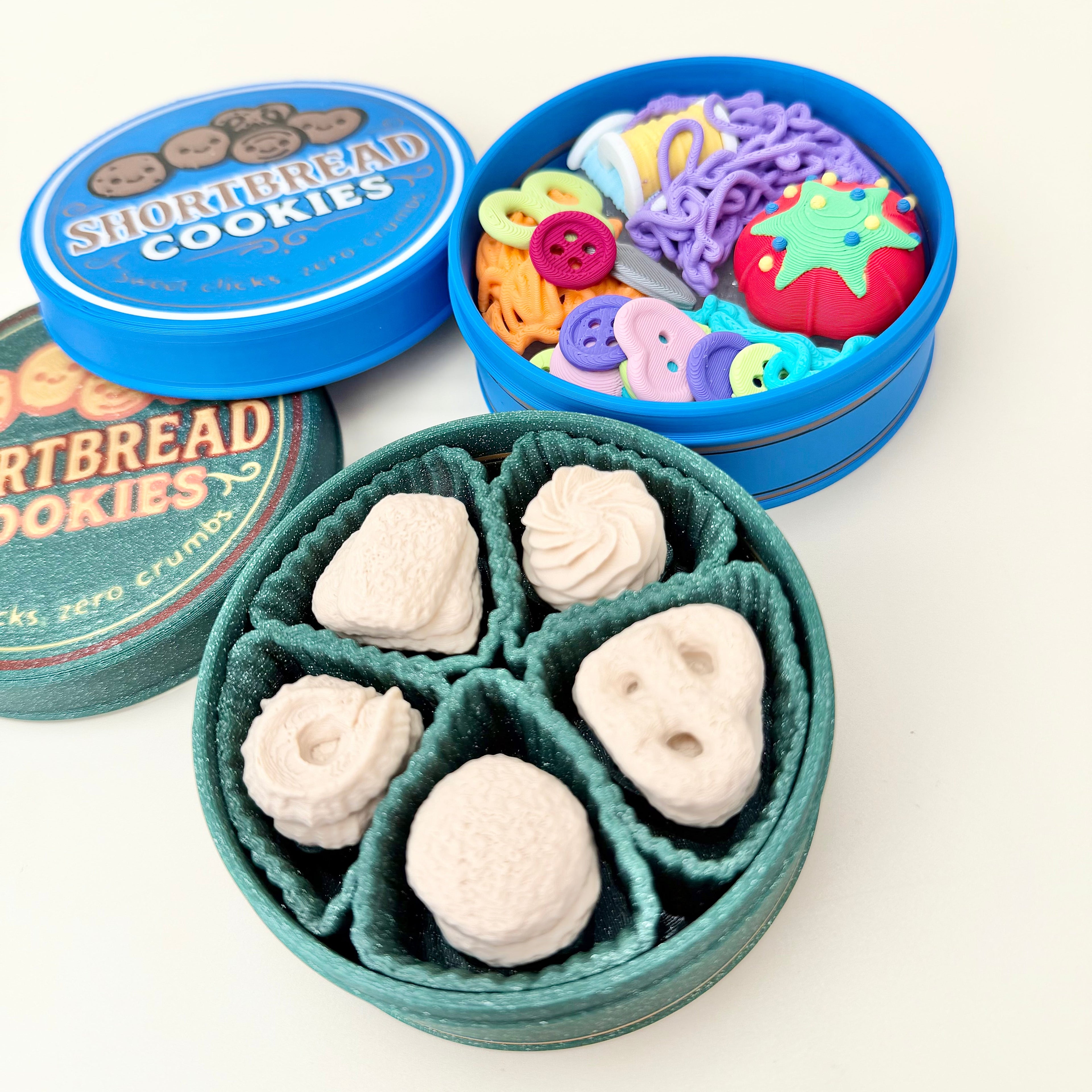 Funny retro-inspired clicker tin with a lift-off lid and lots of texture for calm hands and busy brains.
