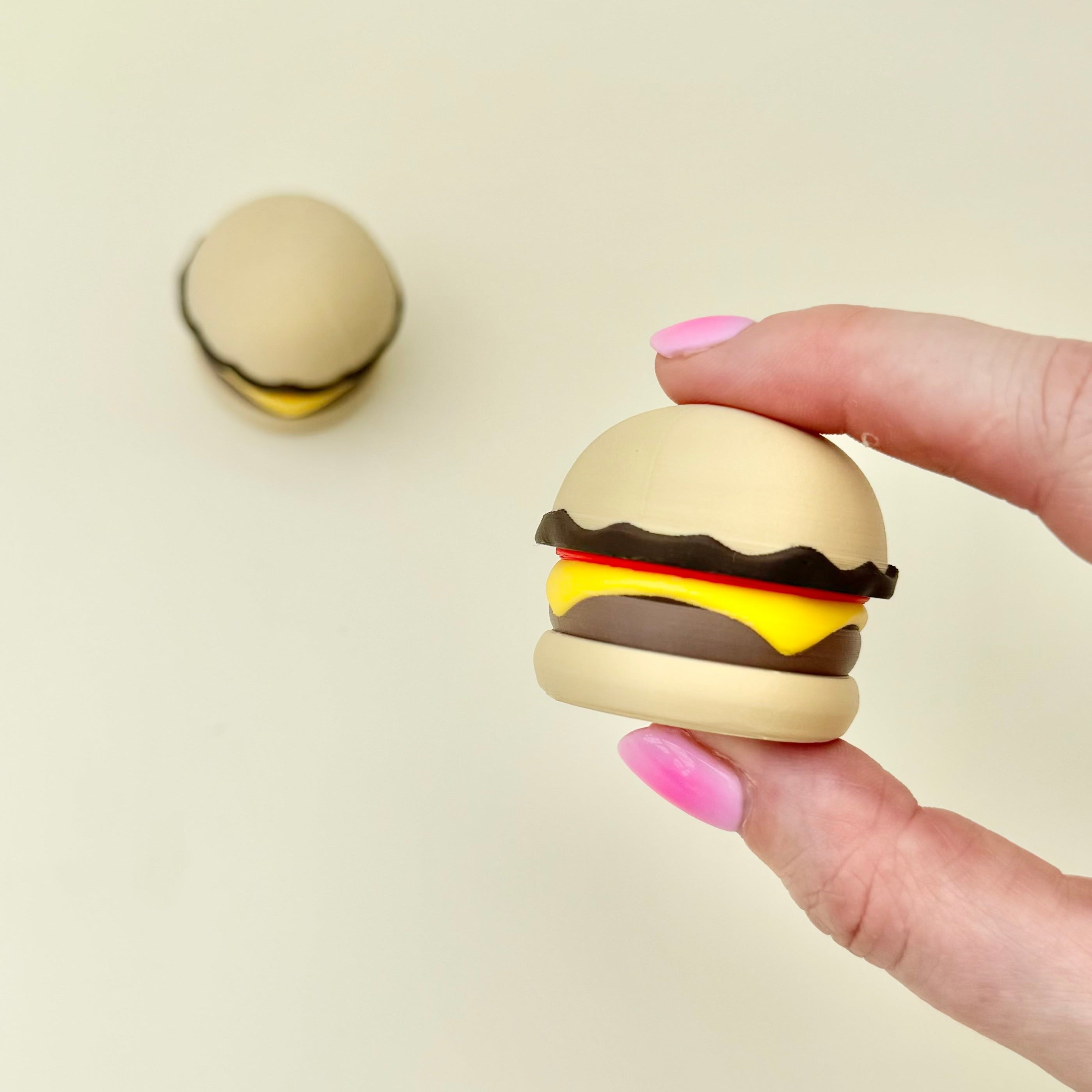 Cute burger fidget with click or quiet click option for grounding, tactile input and sensory regulation.