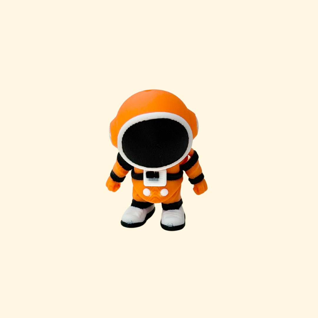 Compact 6 cm articulated figure in orange, black and white.

