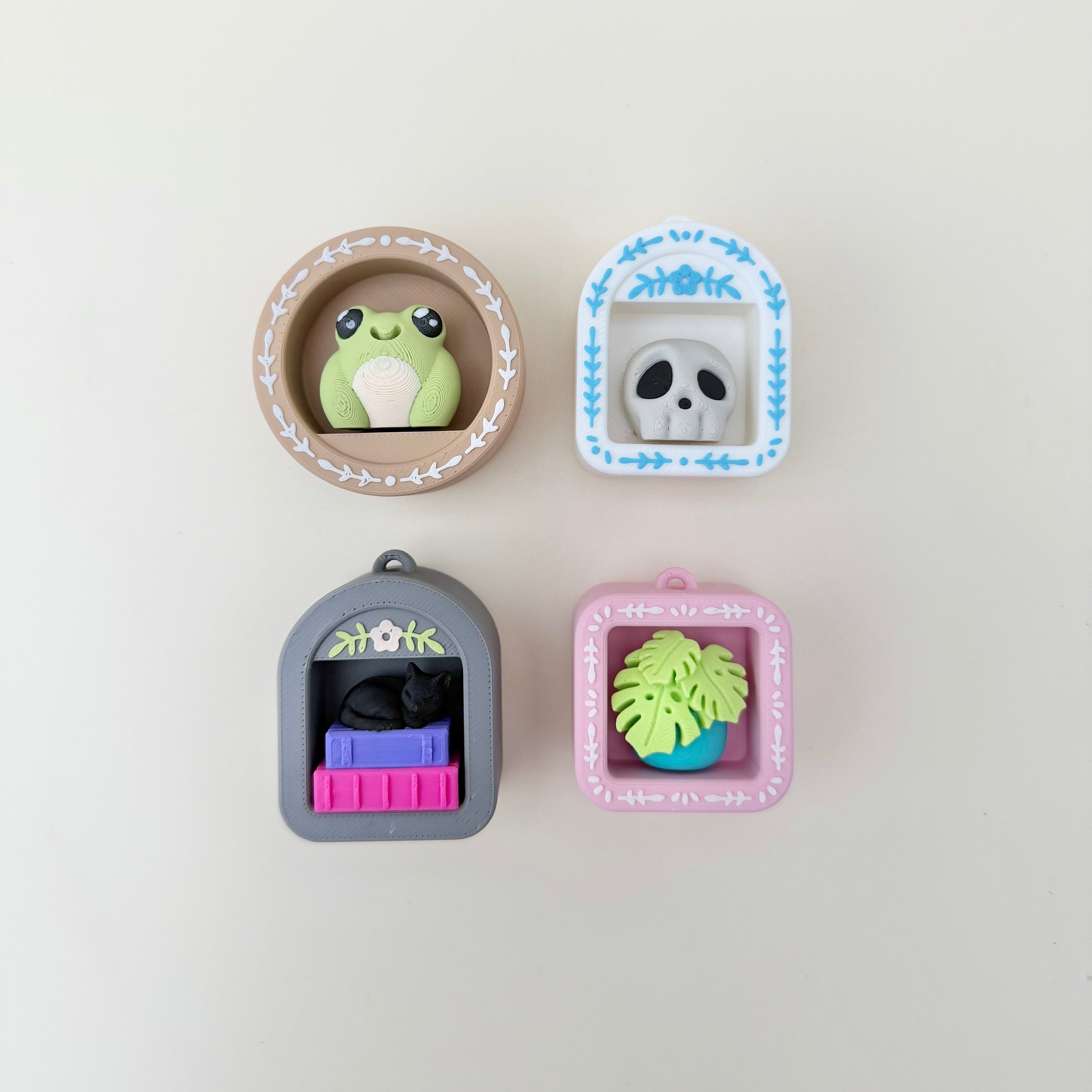 A lightweight tactile clicker fidget made for discreet everyday use.
