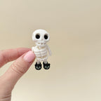 Pocket-size skeleton figure with moving arms, legs, head and body for gentle fidgeting.
