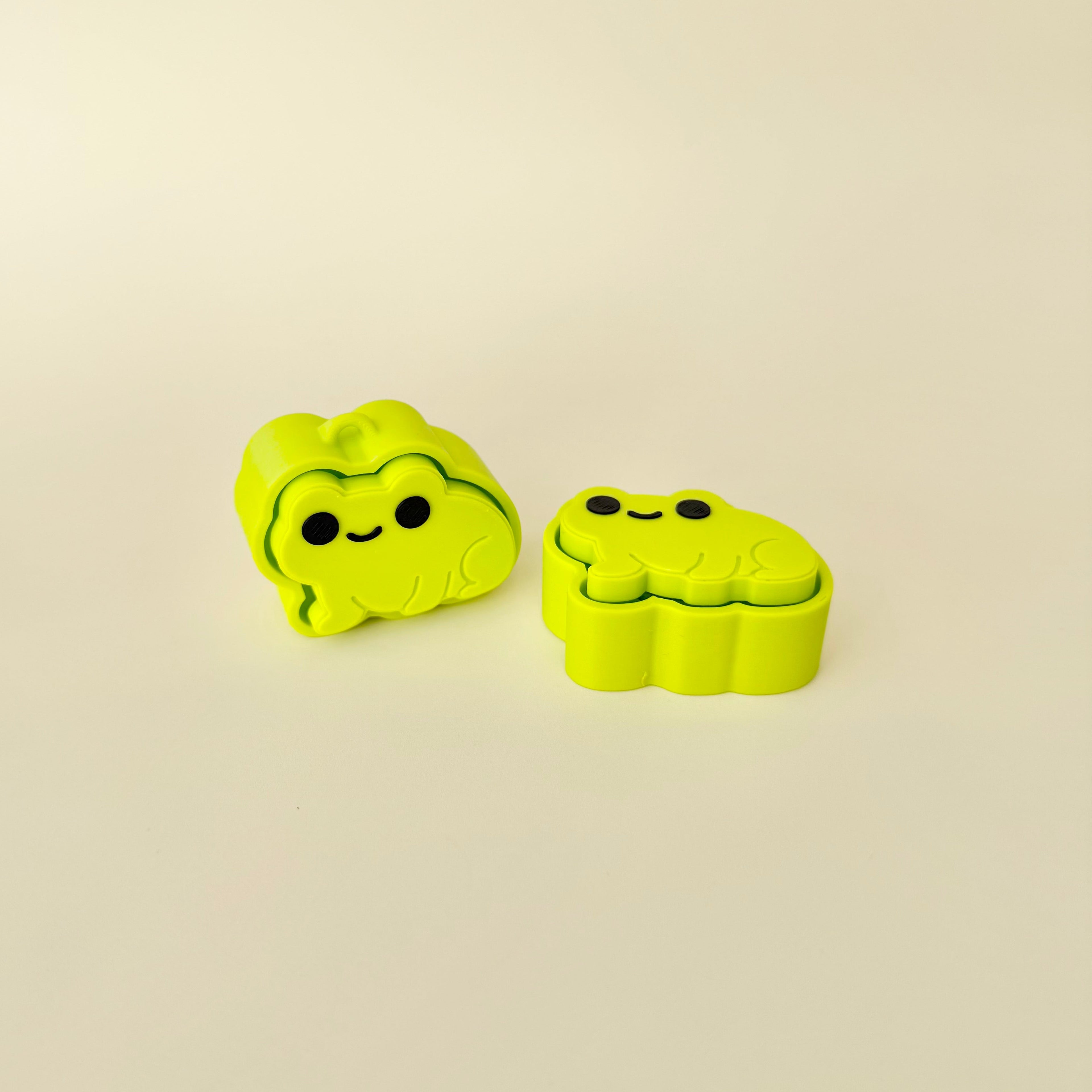 Mini frog press-click fidget with a smooth finish and keyring attachment for everyday carry.
