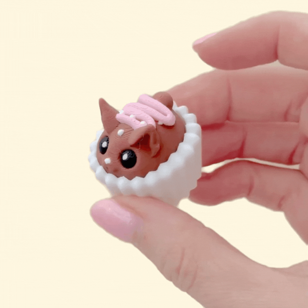 Dessert-themed clicker fidget with tactile details for focus and calming hand movement, great for on-the-go.

