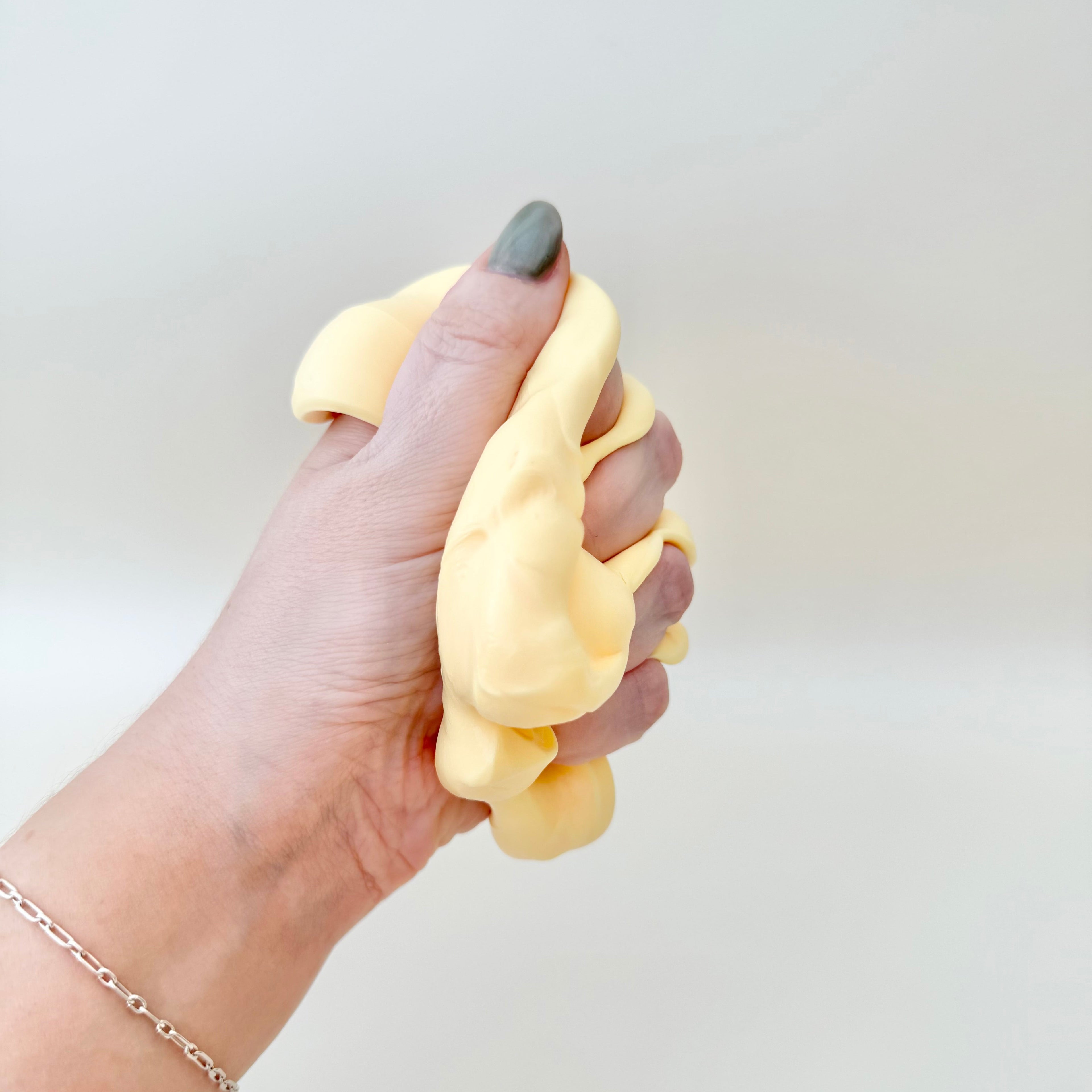 Smooth sensory putty for busy hands, tactile input and gentle desk fidgeting in a handy travel tin.
