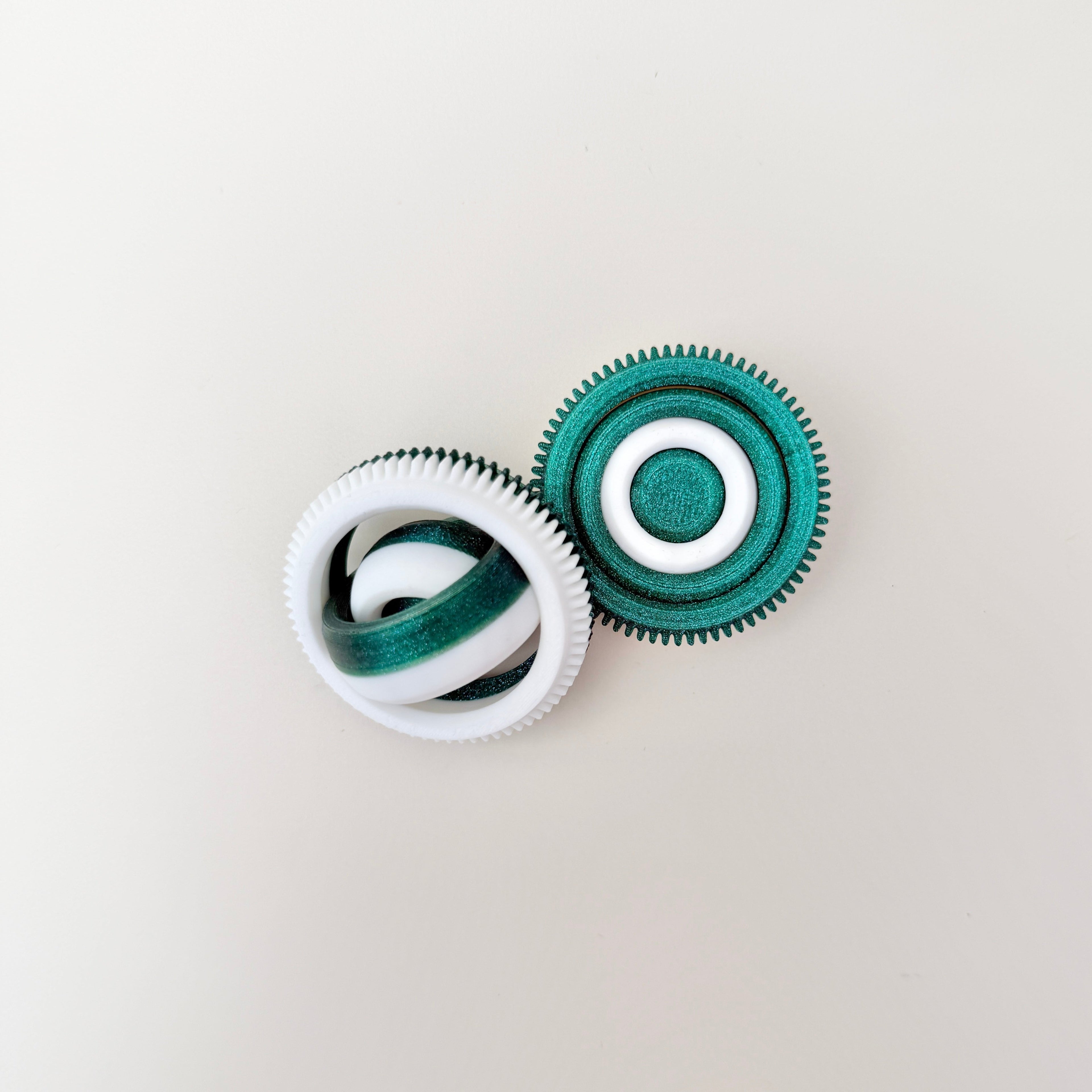 5 cm hand spinner with turbine-style ridges for thumb rolling and tactile input.
