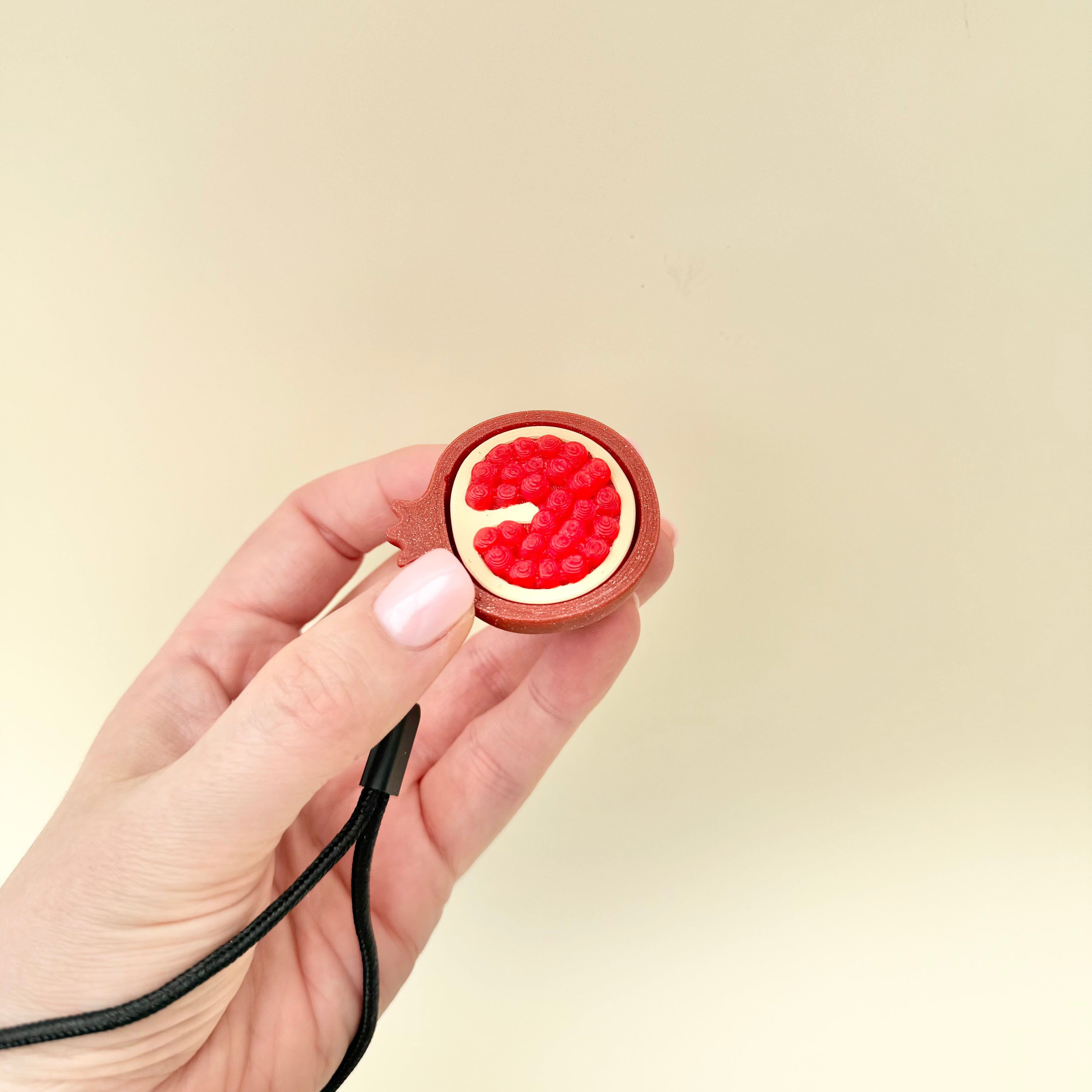Compact tactile sensory tool with touchable detail for tracing, stimming and busy fingers.
