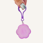 Soft smooth squish with a raised centre detail for thumb tracing, ideal for focus support and sensory regulation.
