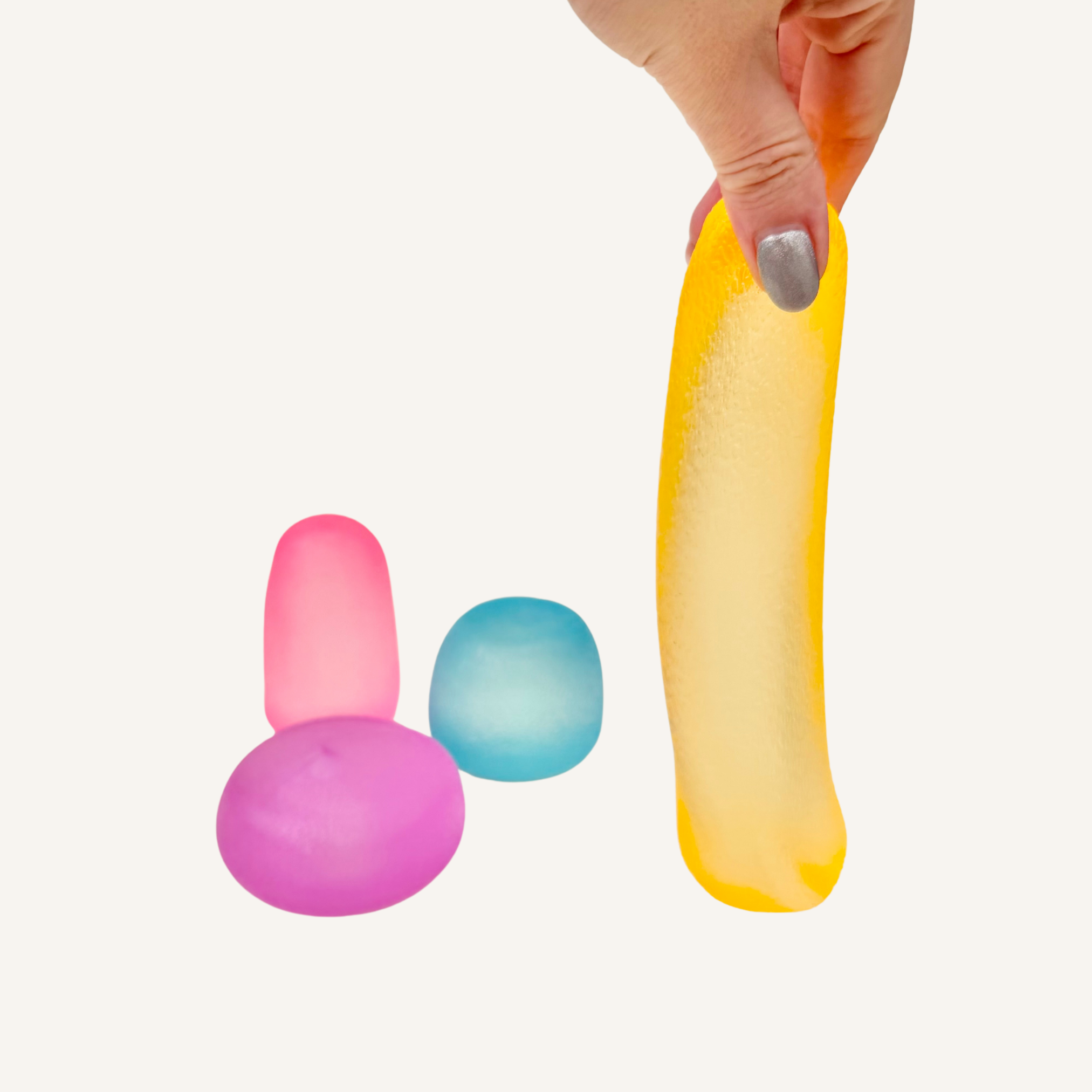 Quiet slow-rise sensory fidget suited to car journeys and flights, keeping hands occupied with long lasting squeeze feedback.
