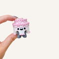 Cute 3D printed wedding cake clicker with dangly legs and detailed frosting texture for tactile fidgeting.
