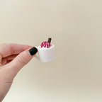 Textured cream-style top for tracing and grounding with a clean press; available as click or quiet.
