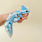 Blue-to-white articulated segments for smooth wiggle and tracing; 25 cm PLA build; quiet fidget for focus and calm.
