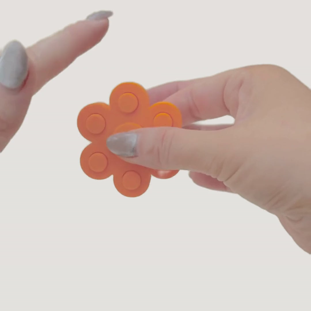 Compact sensory spinner fidget with pop-back centre for quick stims, travel fidgeting and calming hands.
